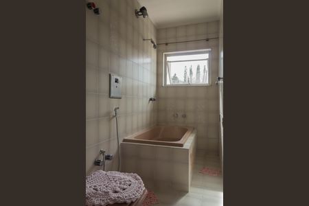 Casa à venda com 420m², 3 quartos e 3 vagasBanheiro da Suíte 