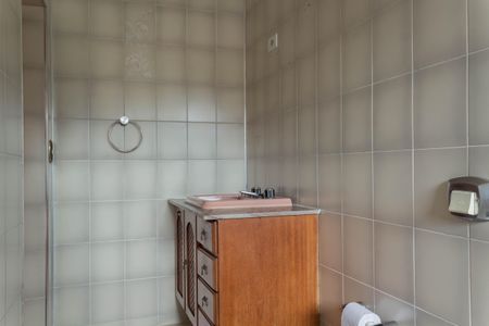 Casa à venda com 420m², 3 quartos e 3 vagasBanheiro da Suíte 