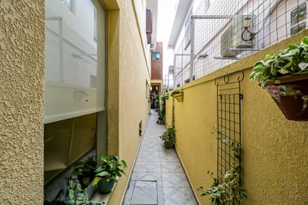 Casa à venda com 198m², 3 quartos e 2 vagas Casa à venda com 198m², 3 quartos e 2 vagasCorredor lateral