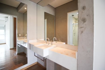 Apartamento para alugar com 110m², 2 quartos e 2 vagas Apartamento para alugar com 110m², 2 quartos e 2 vagasBanheiro da Suíte 1