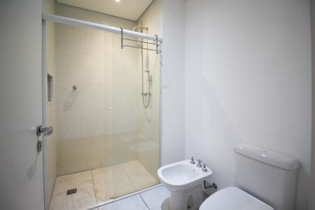 Apartamento para alugar com 110m², 2 quartos e 2 vagas Apartamento para alugar com 110m², 2 quartos e 2 vagasBanheiro da Suíte 1