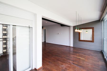 Apartamento para alugar com 110m², 2 quartos e 2 vagas Apartamento para alugar com 110m², 2 quartos e 2 vagasVaranda