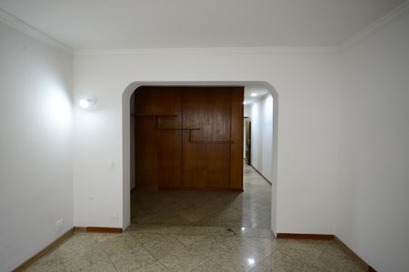 Casa à venda com 260m², 3 quartos e 3 vagasSuíte