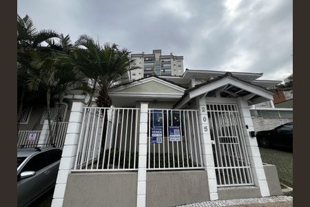 Casa de condomínio à venda com 130m², 3 quartos e 3 vagasFachada