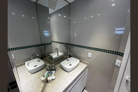 Casa de condomínio à venda com 130m², 3 quartos e 3 vagasBanheiro