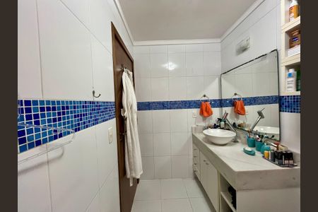 Casa à venda com 200m², 3 quartos e 2 vagasBanheiro