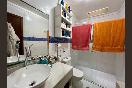 Casa à venda com 200m², 3 quartos e 2 vagasBanheiro