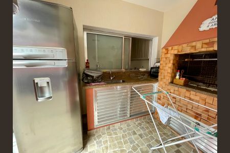 Casa à venda com 200m², 3 quartos e 2 vagasChurrasqueira