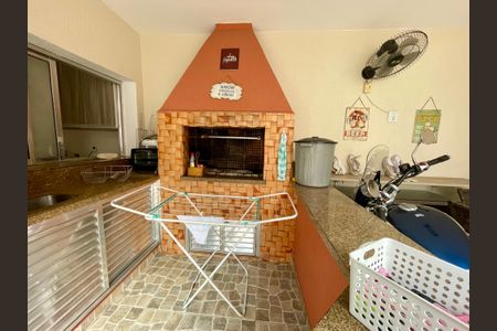 Casa à venda com 200m², 3 quartos e 2 vagasChurrasqueira