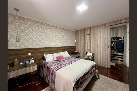 Casa à venda com 200m², 3 quartos e 2 vagasSuíte