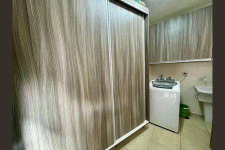 Casa à venda com 200m², 3 quartos e 2 vagasÁrea de Serviço