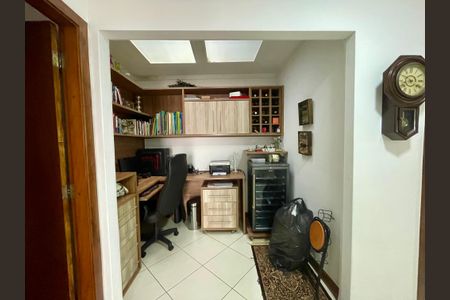 Casa à venda com 200m², 3 quartos e 2 vagasEscritório