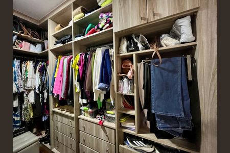 Casa à venda com 200m², 3 quartos e 2 vagasCloset da suíte