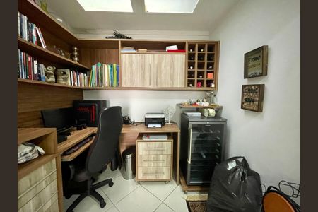 Casa à venda com 200m², 3 quartos e 2 vagasEscritório