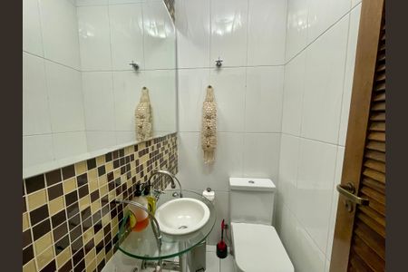 Casa à venda com 200m², 3 quartos e 2 vagasLavabo