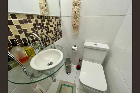 Casa à venda com 200m², 3 quartos e 2 vagasLavabo