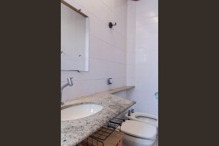 Apartamento à venda com 70m², 2 quartos e 2 vagasBanheiro da Suíte 1