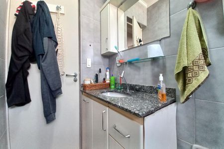 Apartamento à venda com 74m², 3 quartos e 1 vaga Apartamento à venda com 74m², 3 quartos e 1 vagaBanheiro