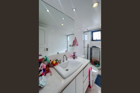 Apartamento à venda com 244m², 5 quartos e 4 vagasBanheiro da Suíte 2