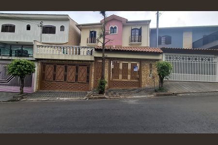 Casa à venda com 150m², 3 quartos e 3 vagas Casa à venda com 150m², 3 quartos e 3 vagasFachada