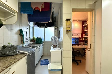 Apartamento à venda com 160m², 3 quartos e 1 vagaÁrea de Serviço