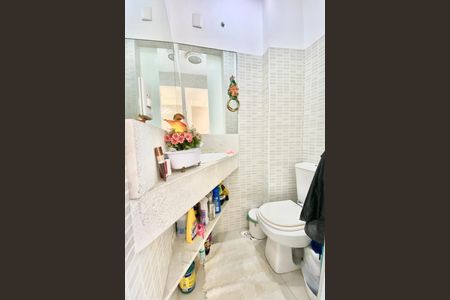 Apartamento à venda com 80m², 2 quartos e sem vaga Apartamento à venda com 80m², 2 quartos e sem vagaBanheiro de Serviço