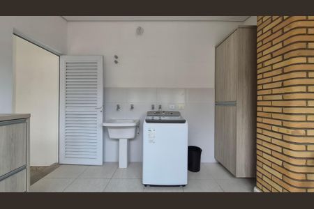 Casa à venda com 208m², 2 quartos e 2 vagas Casa à venda com 208m², 2 quartos e 2 vagasLavanderia