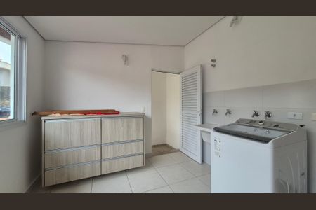 Casa à venda com 208m², 2 quartos e 2 vagas Casa à venda com 208m², 2 quartos e 2 vagasLavanderia