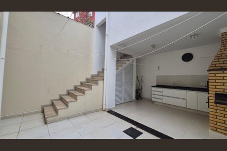 Casa à venda com 208m², 2 quartos e 2 vagas Casa à venda com 208m², 2 quartos e 2 vagasÁrea externa