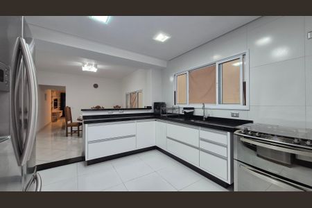 Casa à venda com 208m², 2 quartos e 2 vagas Casa à venda com 208m², 2 quartos e 2 vagasCozinha