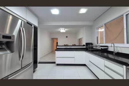 Casa à venda com 208m², 2 quartos e 2 vagas Casa à venda com 208m², 2 quartos e 2 vagasCozinha