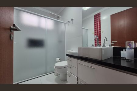 Casa à venda com 208m², 2 quartos e 2 vagas Casa à venda com 208m², 2 quartos e 2 vagasBanheiro