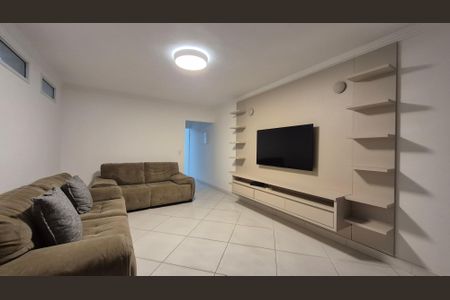 Casa à venda com 208m², 2 quartos e 2 vagas Casa à venda com 208m², 2 quartos e 2 vagasSala