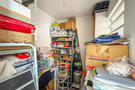 Casa à venda com 104m², 2 quartos e 2 vagas Casa à venda com 104m², 2 quartos e 2 vagasDepósito