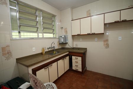 Casa à venda com 310m², 5 quartos e 3 vagasCozinha