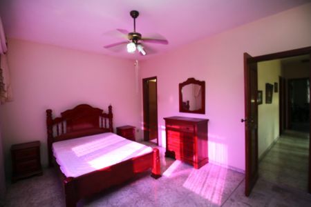 Casa à venda com 310m², 5 quartos e 3 vagasSuíte 1