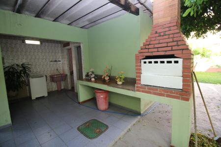 Casa à venda com 310m², 5 quartos e 3 vagasChurrasqueira