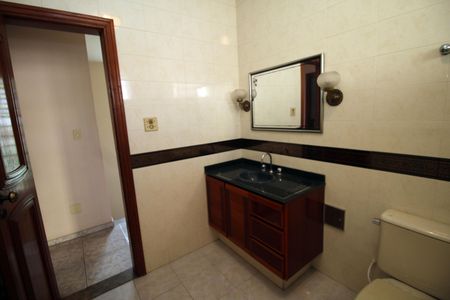 Casa à venda com 310m², 5 quartos e 3 vagasBanheiro Social 