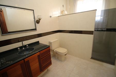 Casa à venda com 310m², 5 quartos e 3 vagasBanheiro Social 