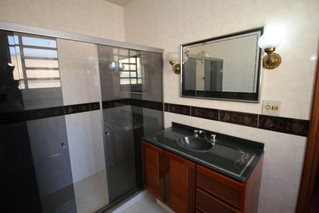 Casa à venda com 310m², 5 quartos e 3 vagasBanheiro da Suíte 1