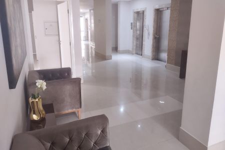 Apartamento à venda com 71m², 2 quartos e 1 vaga Apartamento à venda com 71m², 2 quartos e 1 vagaHall social