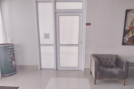 Apartamento à venda com 71m², 2 quartos e 1 vaga Apartamento à venda com 71m², 2 quartos e 1 vagaHall social