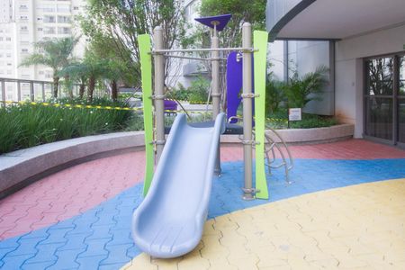 Apartamento à venda com 32m², 1 quarto e sem vaga Apartamento à venda com 32m², 1 quarto e sem vagaÁrea comum - Playground