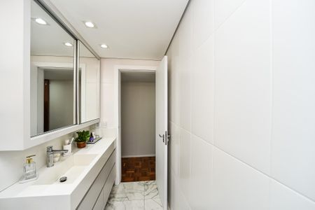 Apartamento à venda com 140m², 3 quartos e 2 vagas Apartamento à venda com 140m², 3 quartos e 2 vagasBanheiro Social