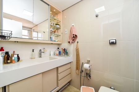 Apartamento à venda com 140m², 3 quartos e 2 vagas Apartamento à venda com 140m², 3 quartos e 2 vagasBanheiro da Suíte