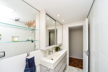 Apartamento à venda com 140m², 3 quartos e 2 vagas Apartamento à venda com 140m², 3 quartos e 2 vagasBanheiro Social