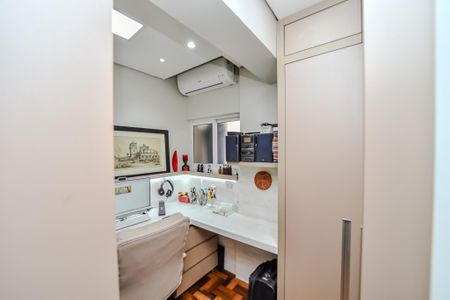 Apartamento à venda com 140m², 3 quartos e 2 vagas Apartamento à venda com 140m², 3 quartos e 2 vagasEscritório