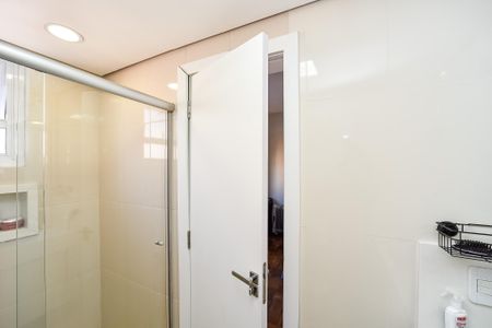 Apartamento à venda com 140m², 3 quartos e 2 vagas Apartamento à venda com 140m², 3 quartos e 2 vagasBanheiro da Suíte
