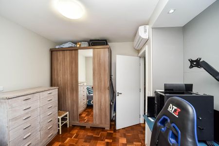 Apartamento à venda com 140m², 3 quartos e 2 vagas Apartamento à venda com 140m², 3 quartos e 2 vagasQuarto 1