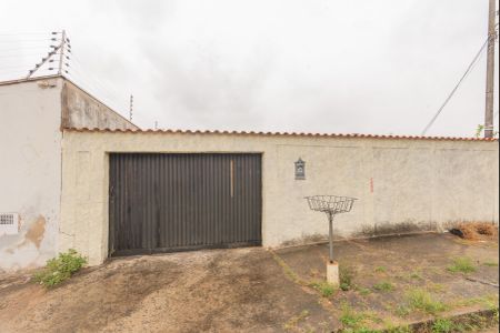 Casa à venda com 100m², 2 quartos e 2 vagasFachada